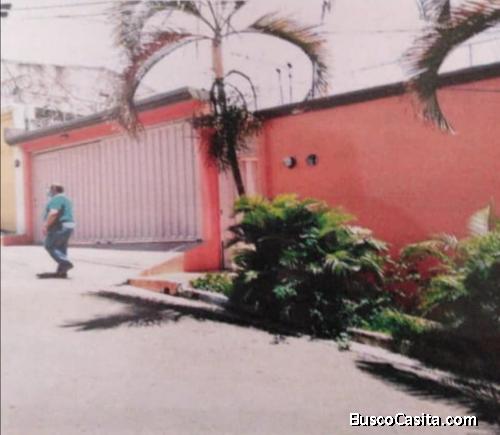Se vende casa en Via Veneto, Mirafores 