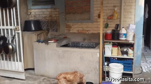 Es nueva, tiene cerámica, es cálida