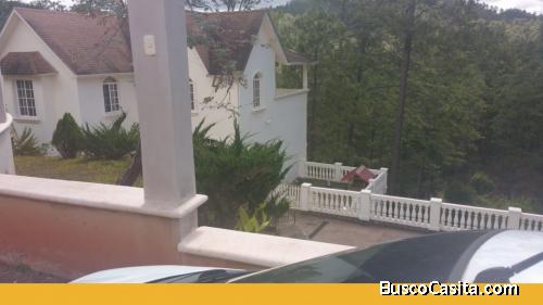 SE VENDE LINDA CASA EN RESIDENCIAL LOMAS DEL PINAR