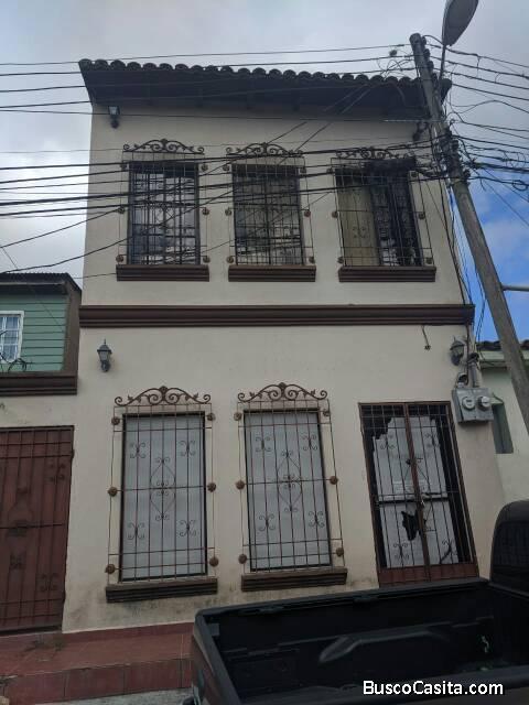 Venta de 8 apartamentos y un local comercial