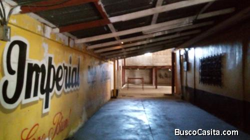 VENDO PROPIEDAD CON USO HABITACIONAL Y COMERCIAL EN BARRIO MEDINA