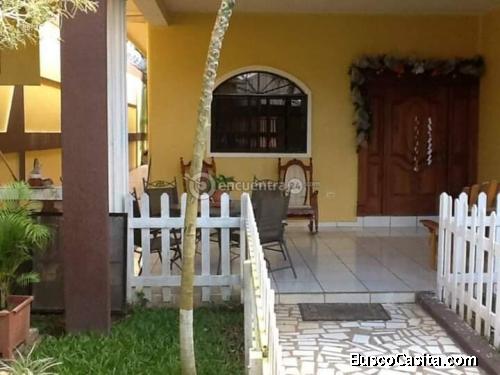 DE VENTA BONITA CASA CON ENTORNO NATURAL EN QUINTAS SAN FERNANDO, LA CEIBA