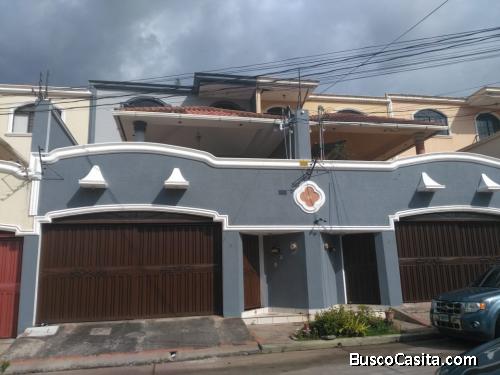 SE ALQUILA HERMOSA CASA UBICADA EN RESIDENCIAL LA HACIENDA