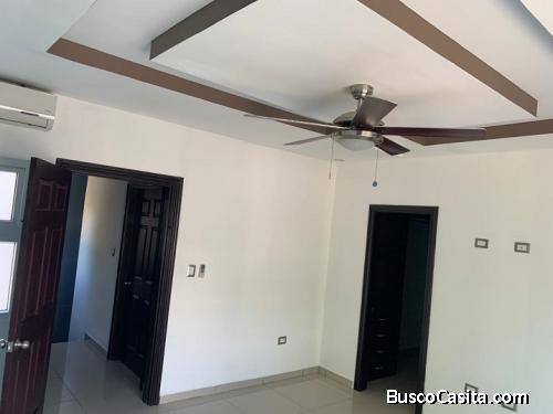RENTO TOWNHOUSE EN SECTOR CASA MAYA