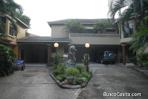 Oportunidad de residencia en renta en zona exclusiva Los Arcos