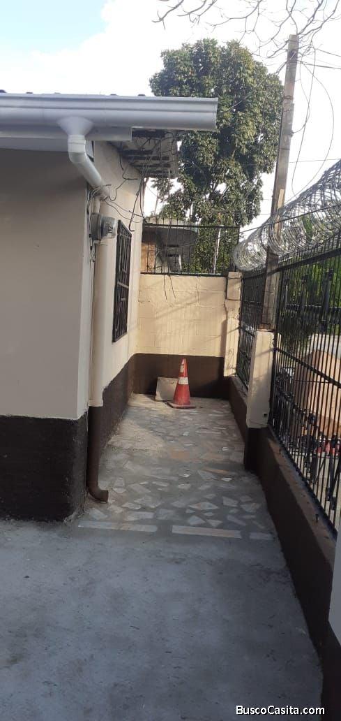 SE RENTA APARTAMENTO DE 2 HABITACIONES EN COLONIA MODELO