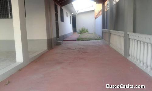 SE VENDE BONITA Y AMPLIA CASA EN JARDINES DEL VALLE