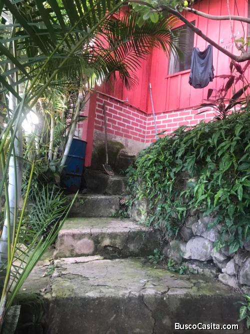 venta barata ,,,,,la casa esta divida en cuartos