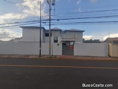 Edificio para oficinas en renta Lomas del Guijarro, contiguo Centro Comercial Galerías.