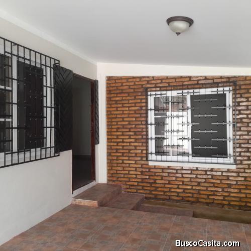 Se Vende Amplia Casa Col. Loarque