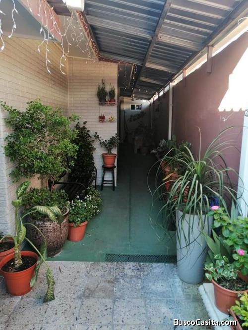 PRECIOSA CASA EN VENTA -COL LA AURORA SPS