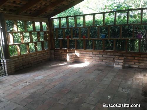 Venta de preciosa casa de piedra