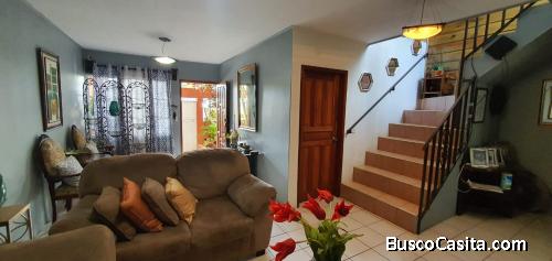 Se Vende Hermosa Casa Res. Bella Oriente