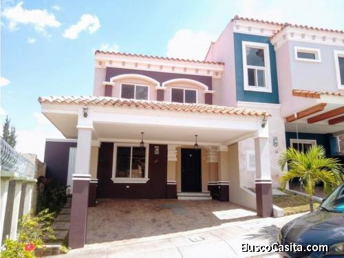 Se Vende Casa Res. El Sauce