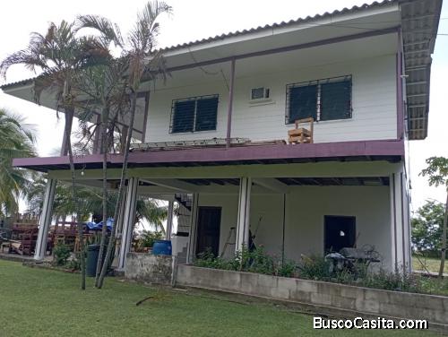 CASA DE PLAYA EN VENTA EN OMOA 