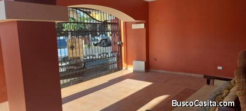 SE RENTA CASA EN SECTOR MACKAY