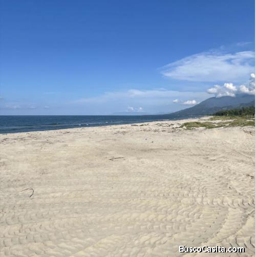 Terrenos a orilla de playa a la venta en La Ceiba Atlántida, sector Boca Vieja.