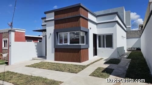 EN VENTA CASA EN RESIDENCIAL SANTA CRITINA KILOMETRO 13 SALIDA AL SUR