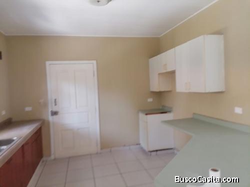 VENTA DE CASA DOS PLANTAS EN RESIDENCIAL LOMAS DE CHOLOMA 