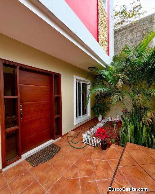 Se Vende Casa Res. Sta. Cruz