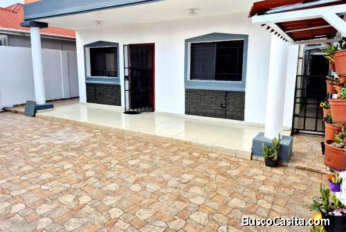 Apartamento (1ra planta de casa de 2 niveles) amueblado