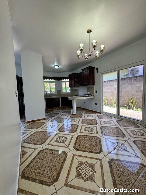 SE VENDE PRECIOSA CASA EN RESIDENCIAL VALLE ESCONDIDO SPS