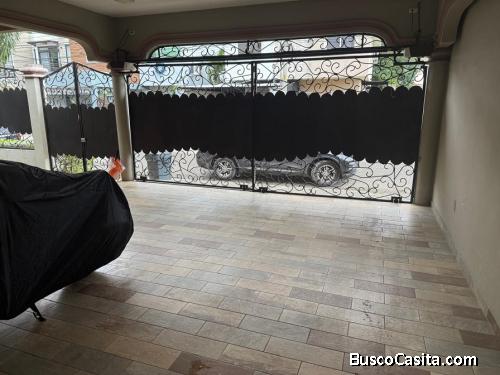 RENTA DE CASA EN RESIDENCIAL EL BARRIAL (SIN MUEBLES)