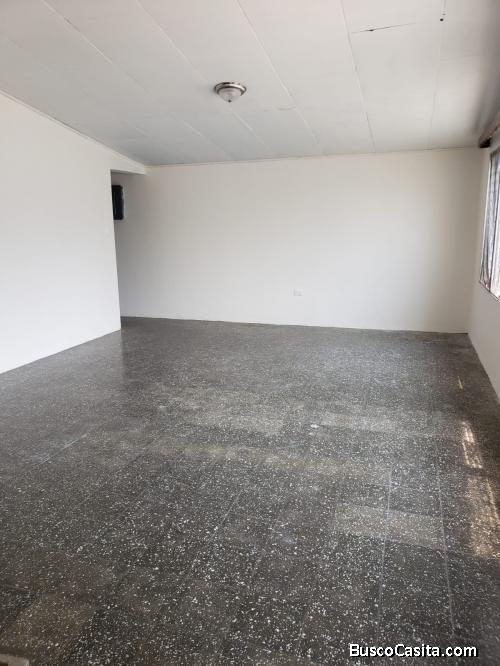 Se renta casa en Col. EL SAUCE,  para oficinas, bodega o negocio 