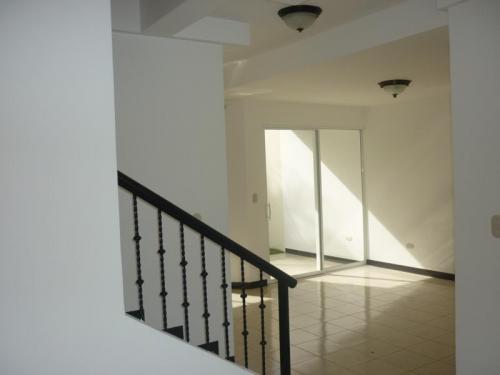 ALQUILO 3 TOWNHOUSES  