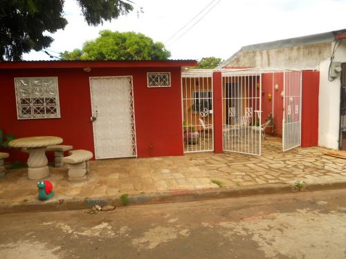 ALQUILAMOS BONITA CASA AMUEBLADA Y DECORADA