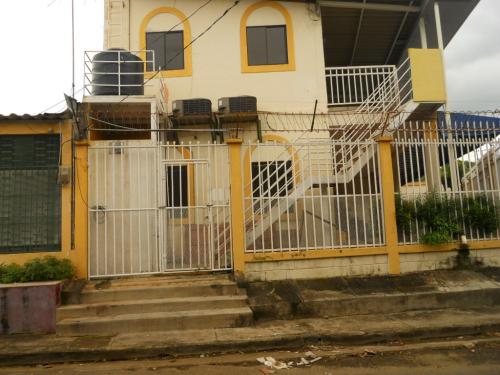 ALQUILAMOS BONITA OFICINAS O PARA COMERCIO