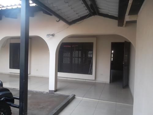 se alquila hermosa casa para oficina en altamira contiguo time off