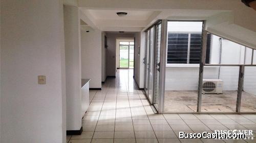 Edificio de dos pisos en venta y renta en Bolonia ID1033
