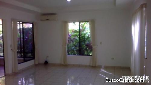 Hermosa Casa en Alquiler en Altos de Villa Fontana ID11805