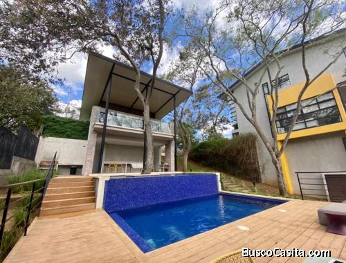 Casa en Venta / Alquiler de 3 habitaciones Sector Intermezzo del Bosque