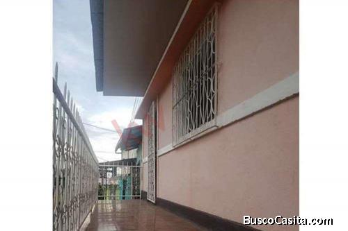Casa en la ciudad de Granada a tan solo 4 cuadras de calle la Calzada.