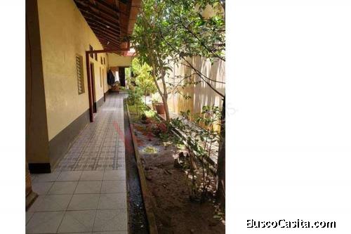 Bella casa estilo colonial en el centro de la ciudad de Granada, se mi amueblada.