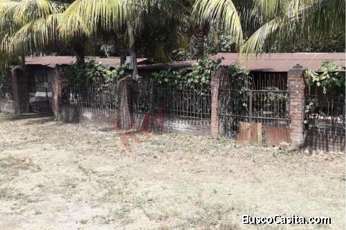 ¿Te gustaría vivir fuera del centro de la ciudad con un clima fresco y árboles frutales? Terreno en 