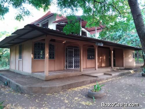 Venta de una propiedad de 6000 varas cuadradas