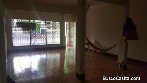 VENDO CASA EN MONSEÑOR LEZCANO 88177776