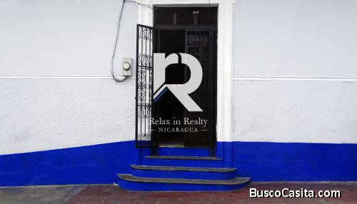 Módulo comercial frente al parqueo Colón 
