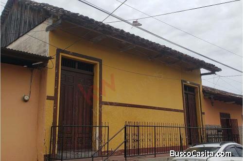 Se vend casa colonial  con estructura original ubicada en Granada a precio de oportunidad