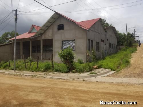 Venta amplia casa  a terminar algunos detalles