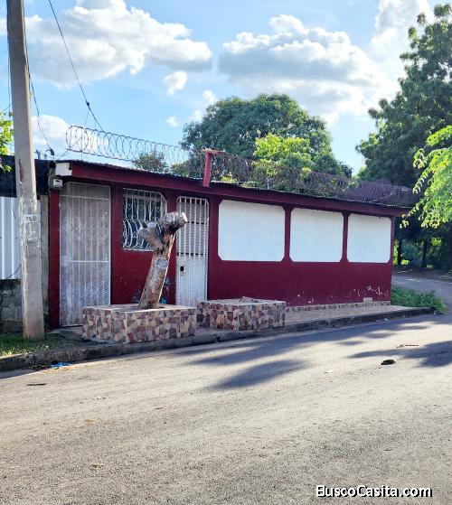 Venta de Hermosa casa esquinera 