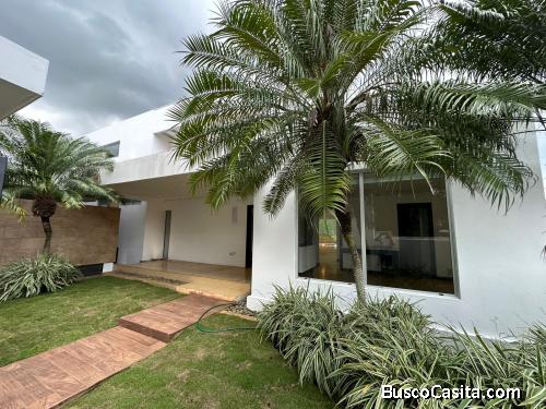 SE RENTA CASA EN SANTO DOMINGO