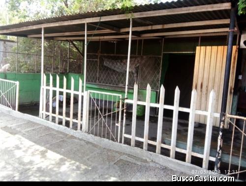 Venta de casa en Empalme de San Benito, frente al instituto 
