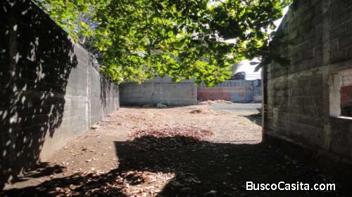 Vendo terreno en Barrio Cristo del Rosario, para vivienda o negocio