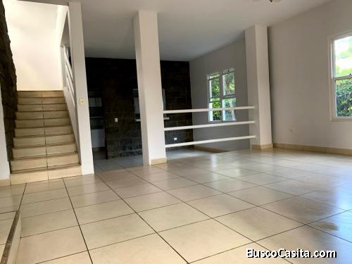 Renta Casa Villa Fontana: 4 Habitaciones, Condominio Seguro ¡Tu Nuevo Hogar!
