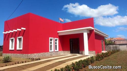 Casa en Residencial La Rosaleda en carretera a Masaya.