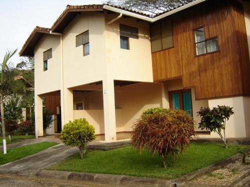 VILLA EN PLAYA HERMOSA